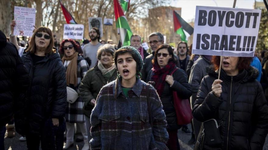 Manifestantes en solidaridad con palestinos en Madrdi urgen al boicot contra el régimen de Israel, 20 de enero de 2024. (Foto: Getty Images)