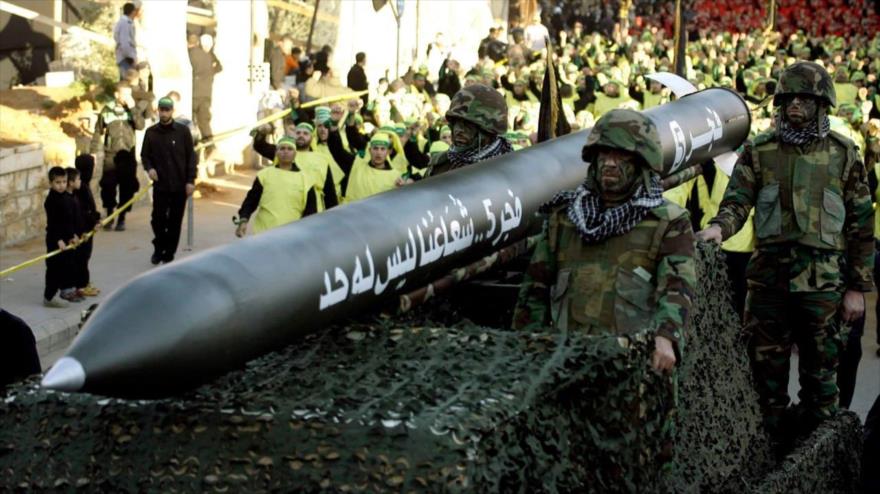 Hezbolá exhibe parte de sus armamentos durante un desfile militar en el sur de El Líbano.