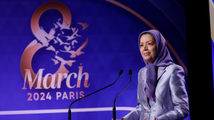 Líder de la organización terrorista Muyahidín Jalq, Maryam Rayavi, en una ceremonia en París, marzo de 2024.