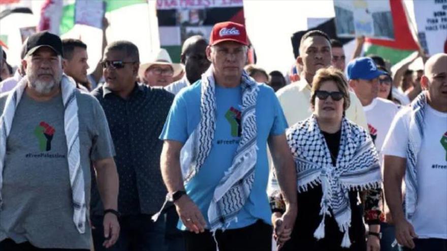 El presidente cubano, Miguel Díaz-Canel, asiste a una marcha pro-palestina en La Habana, 23 de noviembre de 2023. (Foto: AFP)