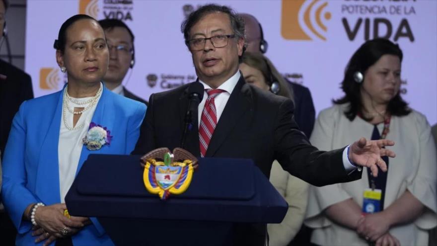 El presidente de Colombia, Gustavo Petro, en una conferencia de prensa con miembros del Consejo de Seguridad de la ONU en Bogotá, 8 de febrero de 2024.