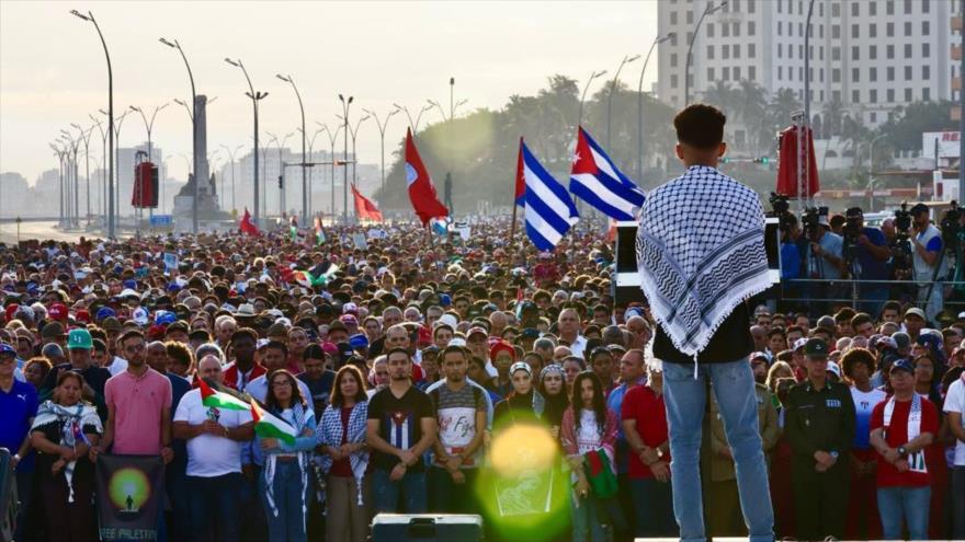 Cubanos marchan en masa en contra del genocidio de Israel en Gaza