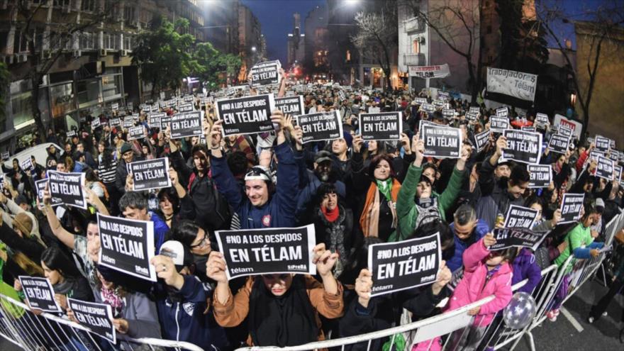 Los trabajadores de la agencia de noticias argentina Télam exigen regresa a su trabajo, 4 de marzo de 2024. 