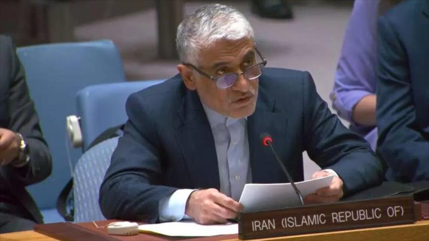 El embajador permanente de Irán ante la ONU, Amir Said Iravani, habla en una reunión del organismo.