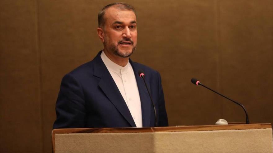 El canciller iraní, Hosein Amir Abdolahian, habla durante la Conferencia de Desarme, en Ginebra, 26 de febrero de 2024. (Foto: AFP)