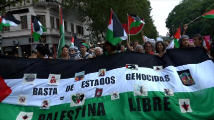 Mujeres argentinas marchan por Palestina