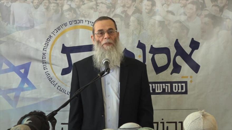 El rabino extremista israelí Eliyahu Mali habla durante una conferencia de las escuelas religiosas judías, 8 de marzo de 2024.
