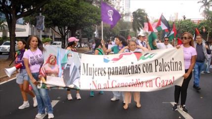Mujeres panameñas marchan para exigir respeto de sus derechos