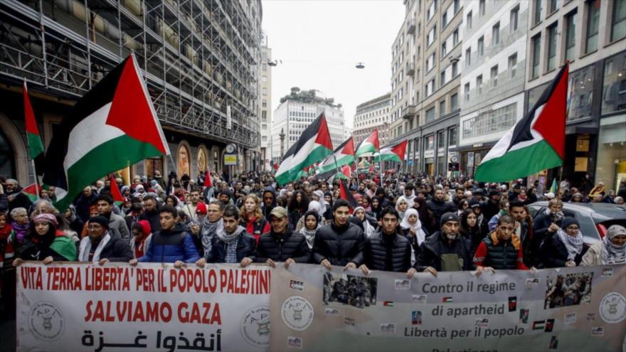 Manifestantes en Italia exigen el fin de ofensiva israelí contra Gaza