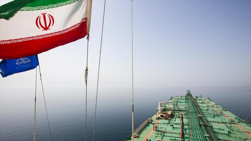 Un terminal flotante de petróleo de Irán en el Golfo Pérsico