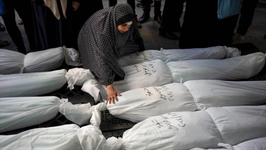 Una mujer palestina llora por sus seres queridos asesinados en bombardeos aéreos de Israel en Gaza. (Foto: CNN)
