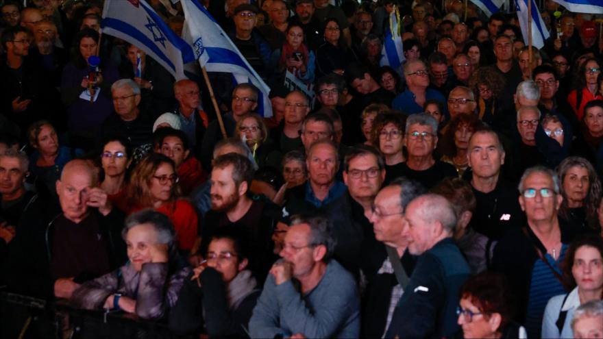 Israelíes asisten a una manifestación en Tel Aviv pidiendo el regreso de los retenidos en Gaza, 14 de marzo de 2024. (Foto: Reuters)