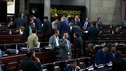 Oposición en Congreso arremete contra oficialismo guatemalteco
