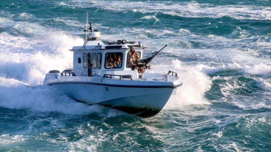 Un barco guardacostas yemení patrulla en el mar Rojo. Foto: AFP