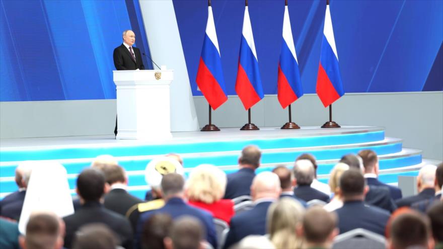 El presidente de Rusia, Vladímir Putin, habla tras el cierre de colegios electorales, en Moscú, 18 de marzo de 2024. (Foto: kremlin.ru)