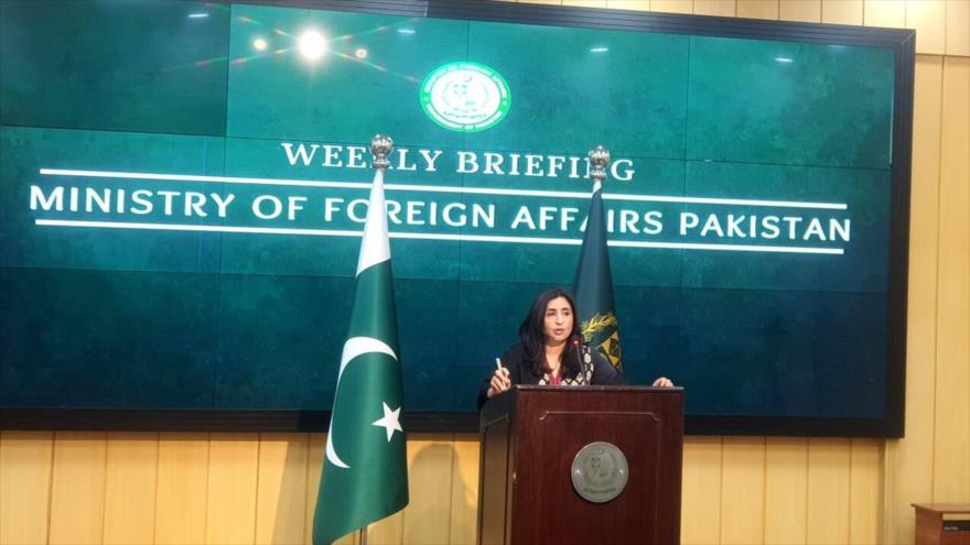 La portavoz del Ministerio de Exteriores de Pakistán, Mumtaz Zahra Baloch, durante una rueda de prensa.