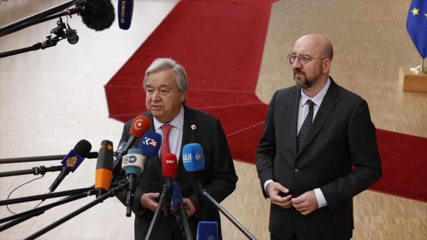 El secretario general de la ONU, António Guterres (izda.), y el presidente del Consejo Europeo, Charles Michel, en Bruselas, 21 de marzo de 2024. (Foto: AP)