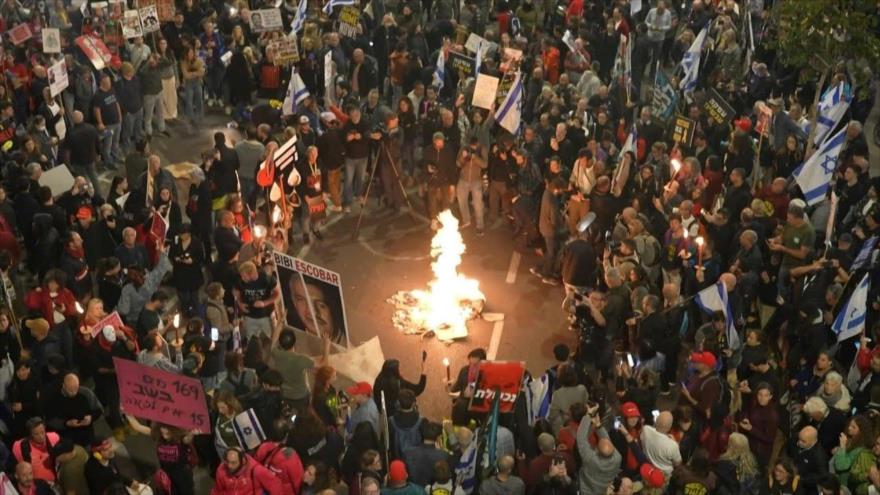 Efigie de Netanyahu, en llamas: Marchas sabatinas paralizan Tel Aviv