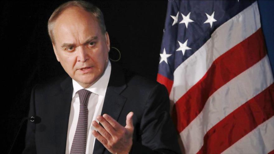 
El embajador ruso en Washington, Anatoli Antónov, habla en un evento en San Francisco, California (EE.UU.), 29 de noviembre de 2017.