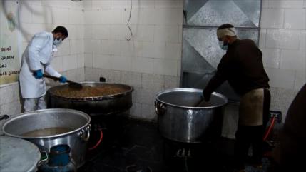 Resistencia palestina ofrece comidas a las familias en Ramadán