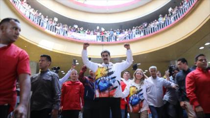 Maduro inscribe su candidatura a las presidenciales de Venezuela