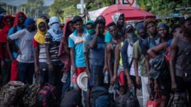 Miles de migrantes salen en caravana de la frontera sur de México
