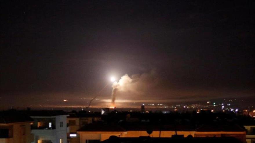 Damasco, blanco de agresión israelí: Defensa aérea siria repele ataque