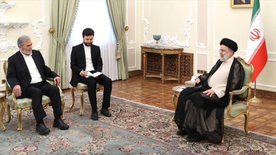 El presidente de Irán, Ebrahim Raisi (dcha.), reunido con el líder de la Yihad Islámica Palestina, Ziad al-Najala, Teherán, 28 de marzo de 2024. (Foto: President.ir)