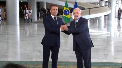 Lula y Macron de la mano y con submarinos nucleares