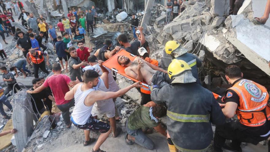Rescate de víctimas de un bombardeo israelí en Jan Yunis, en el sur de la Franja de Gaza. (Foto: Reuters)