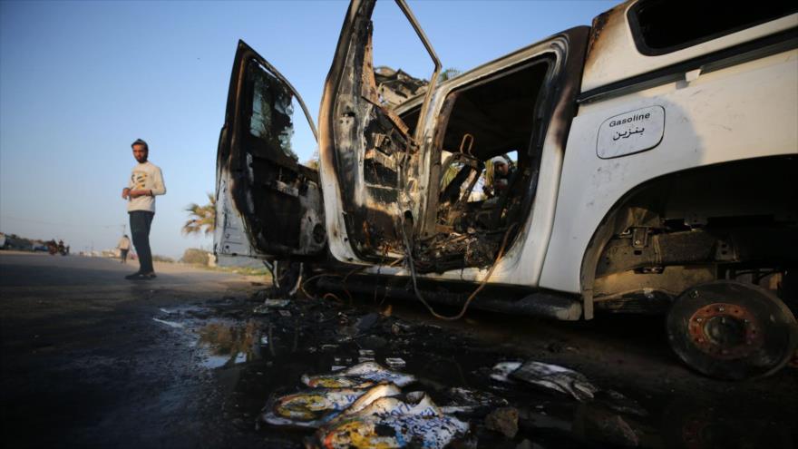 Un vehículo destruido de la ONG World Central Kitchen (WCK) tras un ataque israelí en la Franja de Gaza, 2 de abril de 2024.
