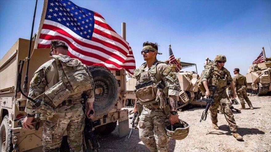 Soldados estadounidenses patrullan las inmediaciones de la ciudad rica en petróleo de Rumeilan en Al-Hasaka (noreste de Siria), 7 de junio de 2023. (Foto: AFP)
