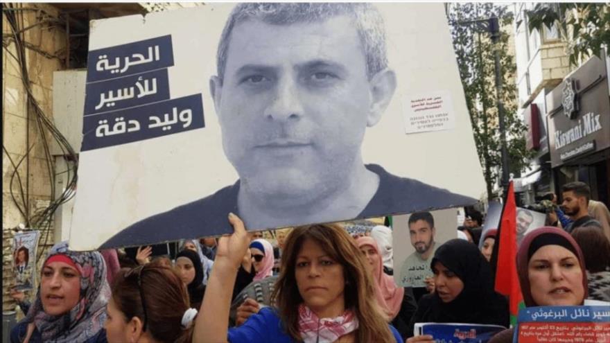 Manifestantes palestinos piden la liberación del enfermo prisionero Walid Daqqa, en una de las enésimas protestas celebradas en los últimos años contra su arresto injusto, mayo de 2023. 