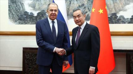 China reta a Occidente: Promete fortalecer la cooperación con Rusia