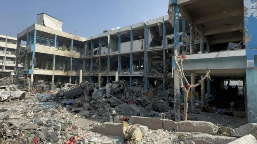 Una vista de una escuela afiliada en la UNRWA destruida tras los ataques israelíes que golpearon el campamento de Yabalia en Gaza, 12 de diciembre de 2023.