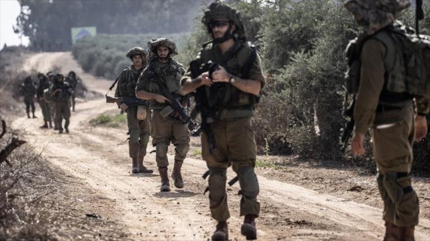 Soldados israelíes patrullan cerca de la frontera de Gaza en Nir Oz, Israel. (Foto: Getty Images)