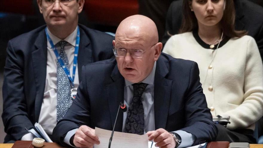 El representante permanente de Rusia ante la ONU, Vasili Nebenzia, durante la reunión del Consejo de Seguridad de la ONU, 14 de abril de 2024.