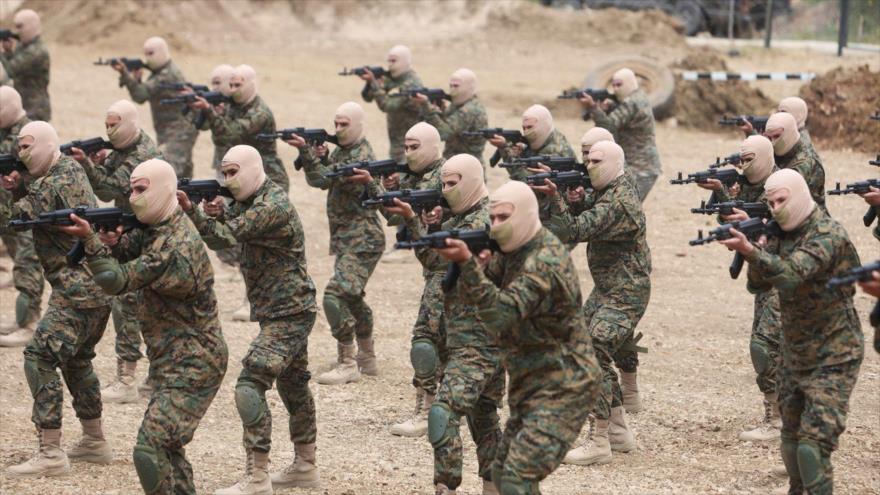 Combatientes de Hezbolá durante una sesión de entrenamiento militar.