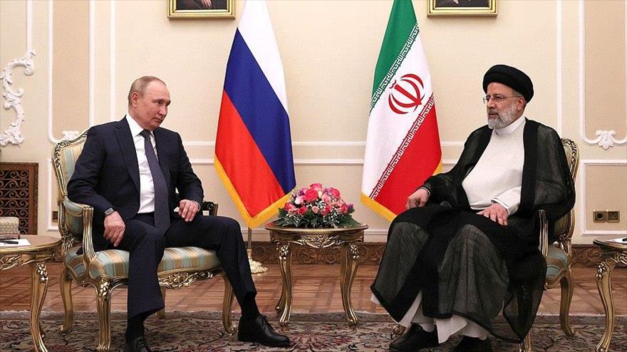Presidente iraní, Seyed Ebrahim Raisi (dcha.), y su par ruso, Vladimir Putin, Teherán, 19 de julio de 2022. (Foto: AFP)