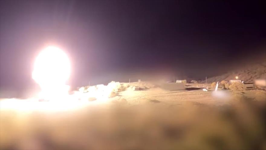 Momento de disparo de misiles desde un sitio en Irán hacia los territorios ocupados durante la operación punitiva Verdadera Promesa, 14 de abril de 2024.