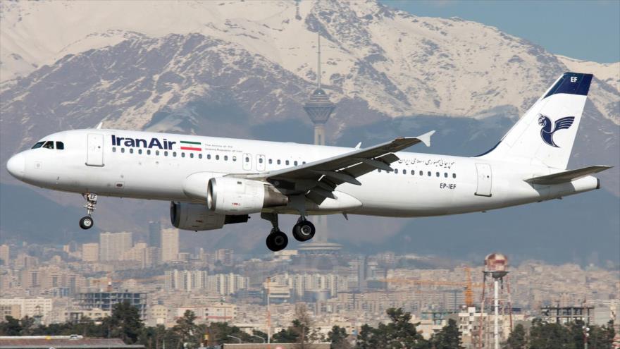 Un avión de la aerolínea Iran Air en pleno vuelo