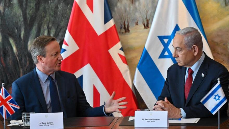 Canciller británico, David Cameron (izda.), reunido con el primer ministro del régimen israel, Benjamín Netanyahu.