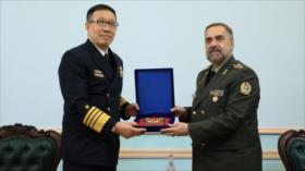 Irán y China discuten mejorar su cooperación militar