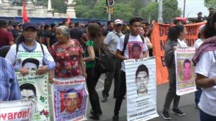 Tensa relación entre padres de Ayotzinapa y Gobierno de México