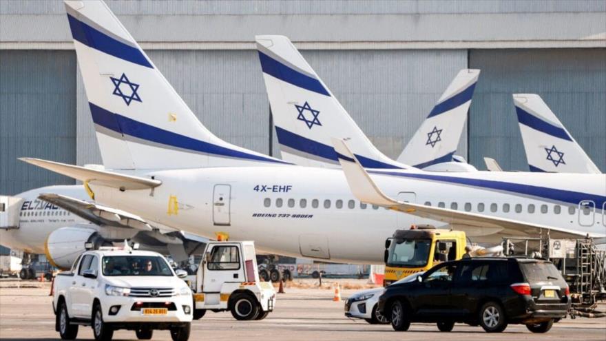 Fotografía de archivo de un avión de pasajeros en el aeropuerto Ben Gurión en los territorios ocupados.
