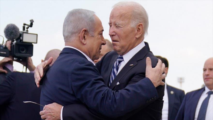 El presidente de EE.UU., Joe Biden (dcha.), reunido con el premier israelí, Benjamín Netanyahu, en Tel Aviv, 18 de octubre de 2023. (Foto: AP)