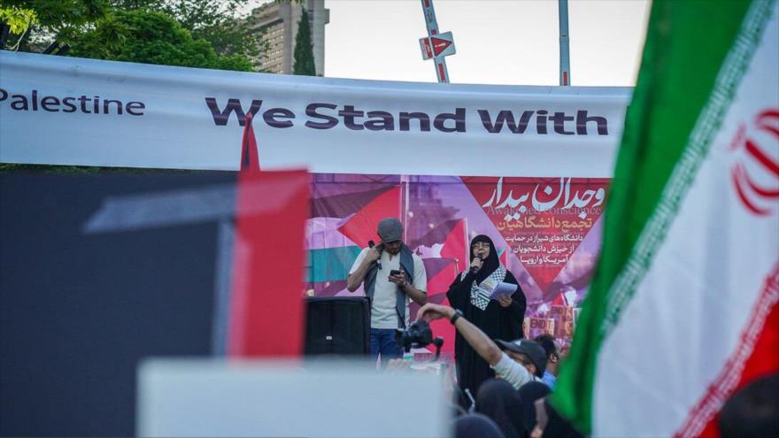 Estudiantes iraníes en la ciudad de Shiraz realizaron una manifestación para expresar solidaridad y apoyo a los estudiantes pro-palestinos en EE.UU.