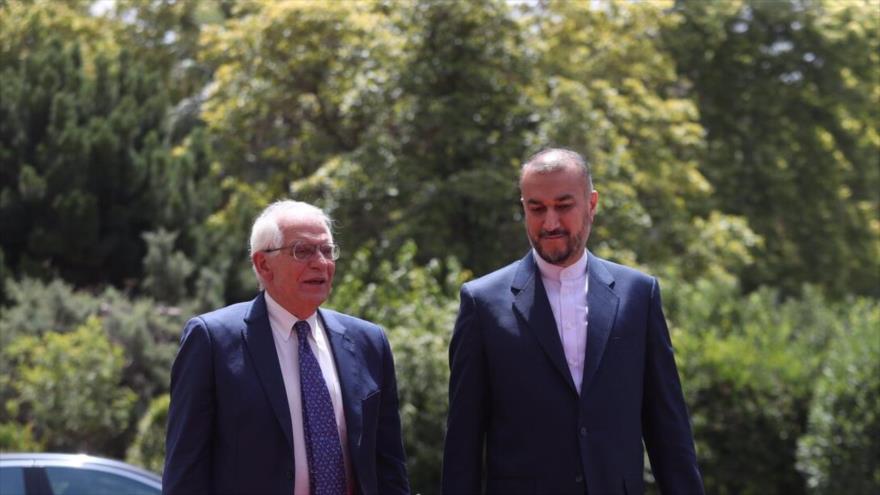 El canciller de Irán, Hosein Amir Abdolahian, (dcha.) y el jefe de la Diplomacia europea, Josep Borrell, Teherán, 25 de junio de 2022. (Foto: Mehr News)