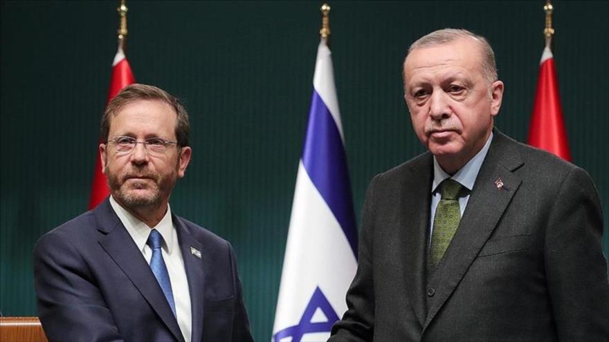 El presidente de Turquía, Recep Tayyip Erdogan, y el mandatario israelí, Isaac Herzog, en Ankara, 9 de marzo de 2022.