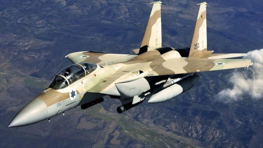 Avión del ejército israelí en pleno vuelo.